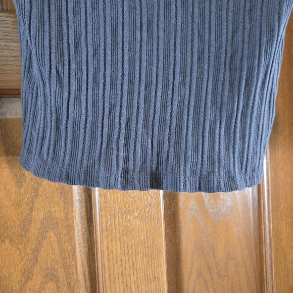 American Eagle, Women's, size Large, Cropped Top, Black, Perfect Shape - Picture 3 of 5